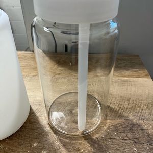 Glass hydrojug with silicone sleeve